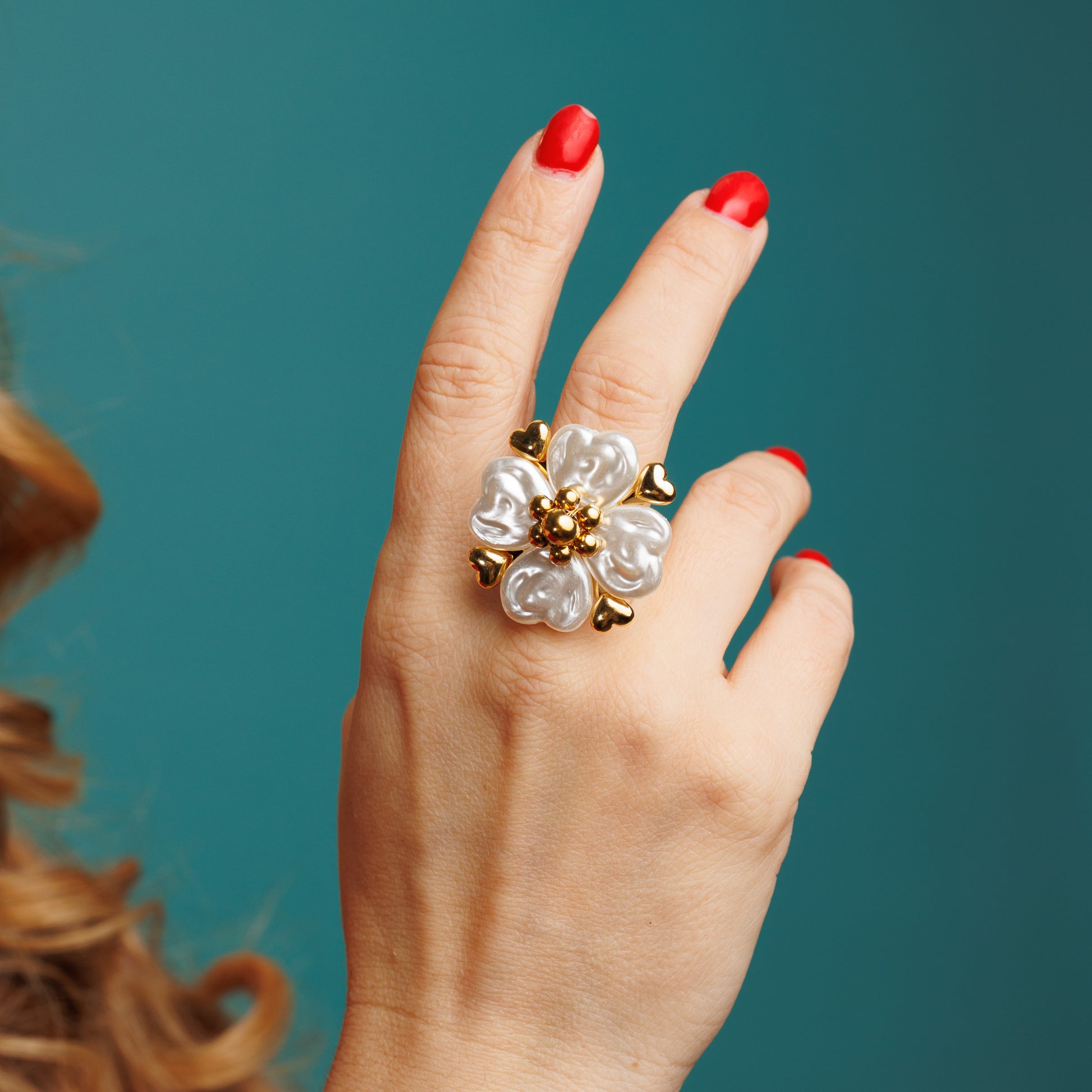 Anillo flor grande con corazón