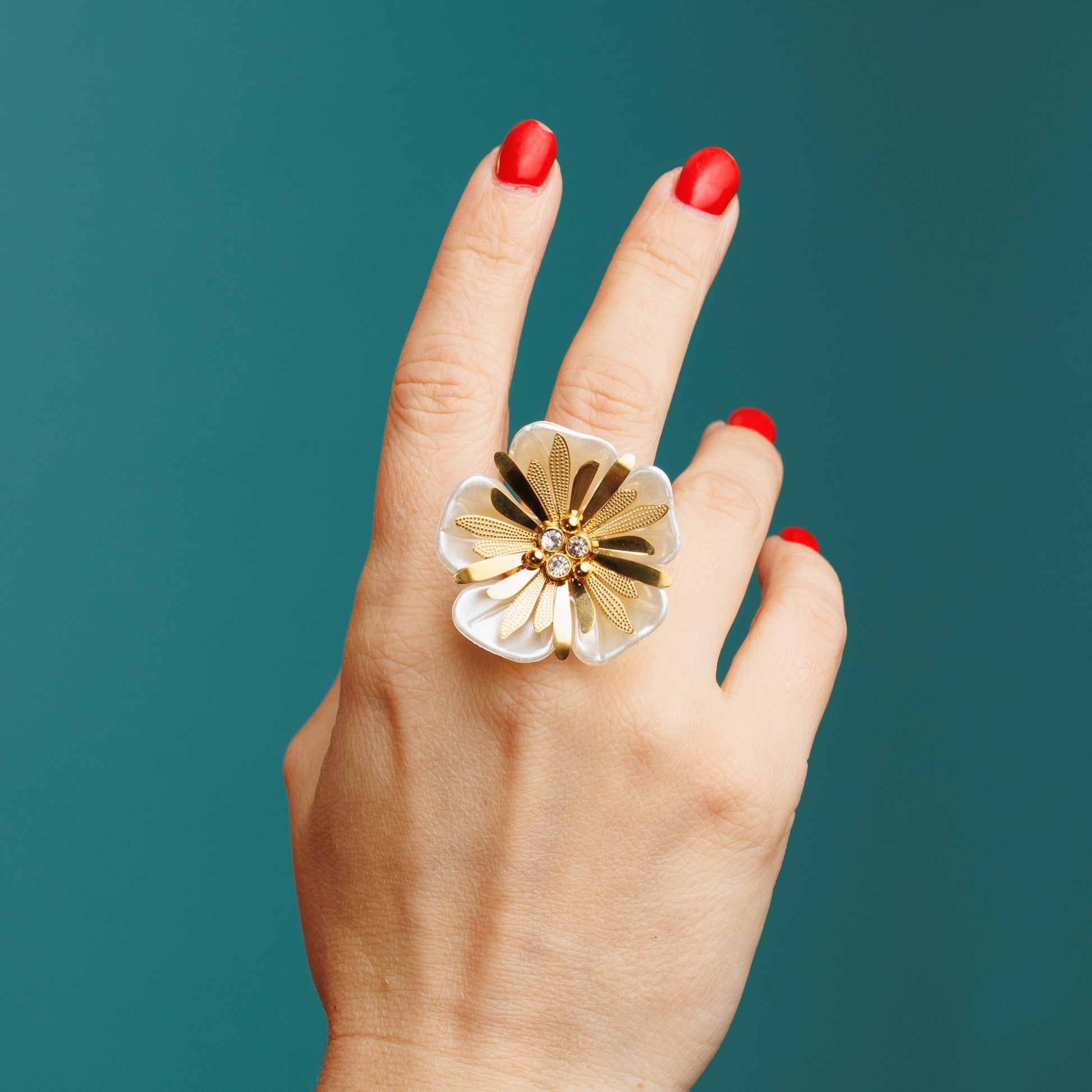 Anillo flor grande con zirconia