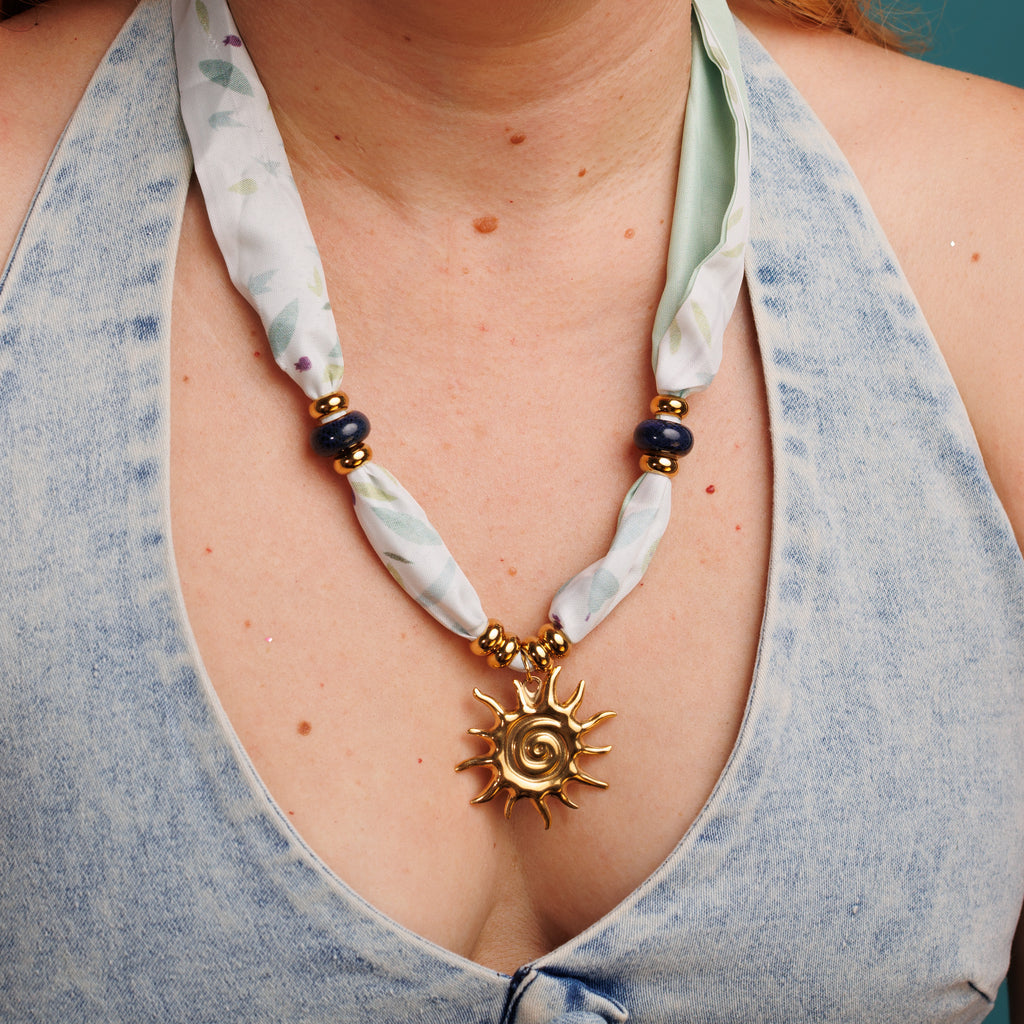 Collar sol grande de tela