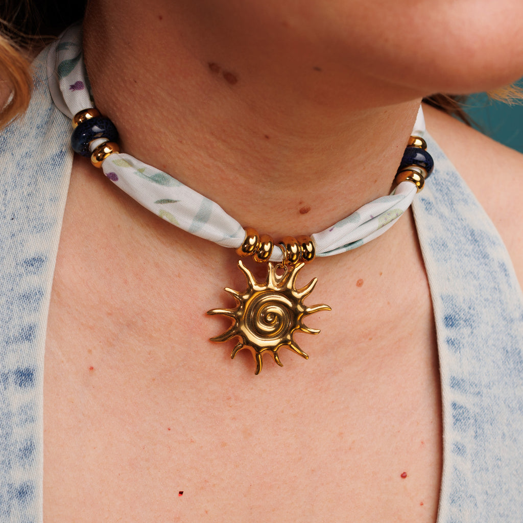 Collar sol grande de tela