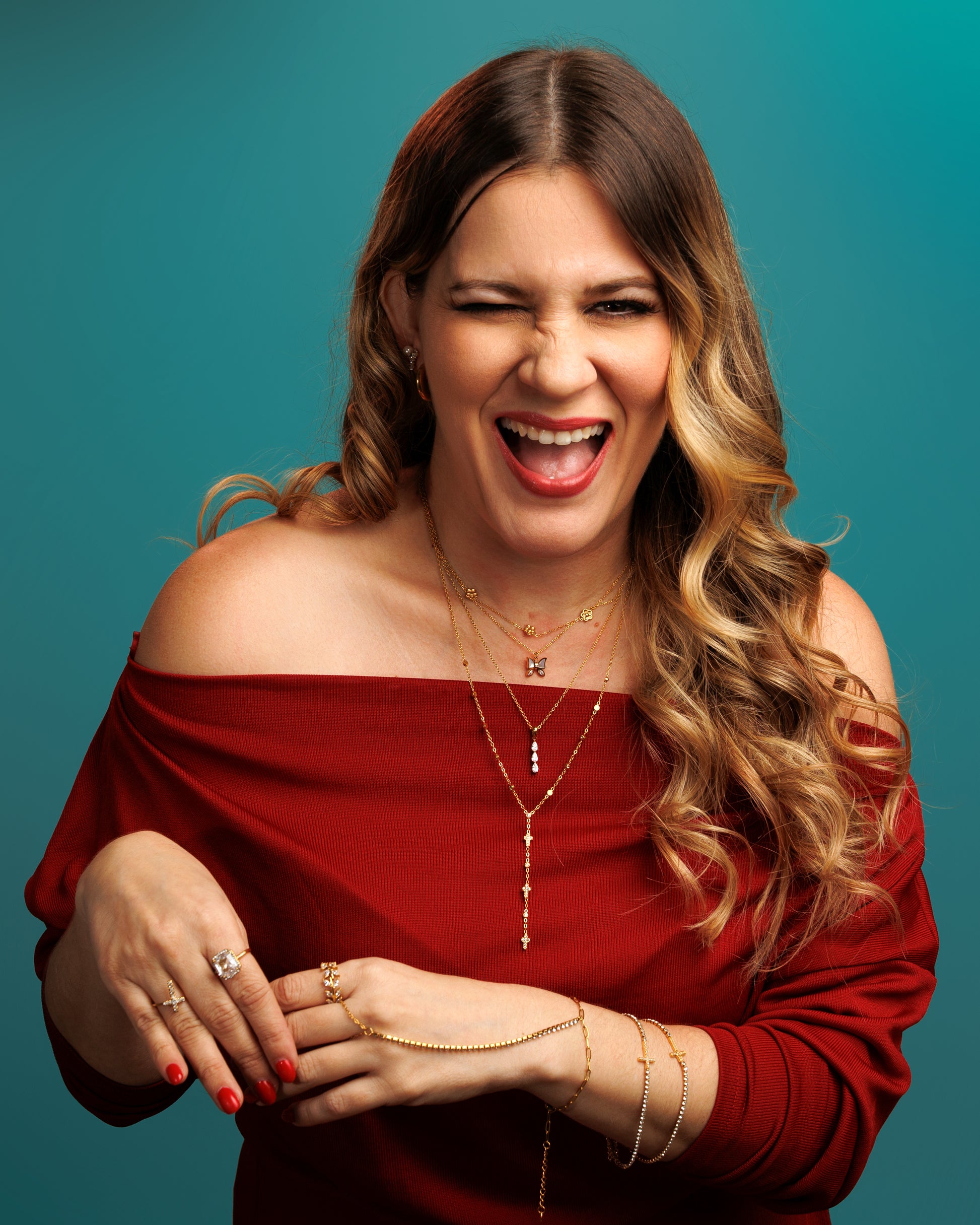 Anillo de hojas con piedras zirconias