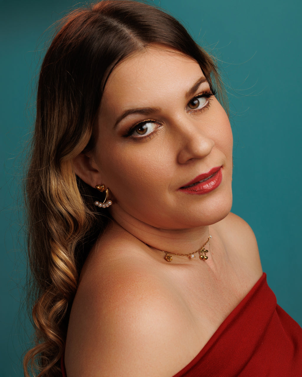 Arete corona de corazón con perlas