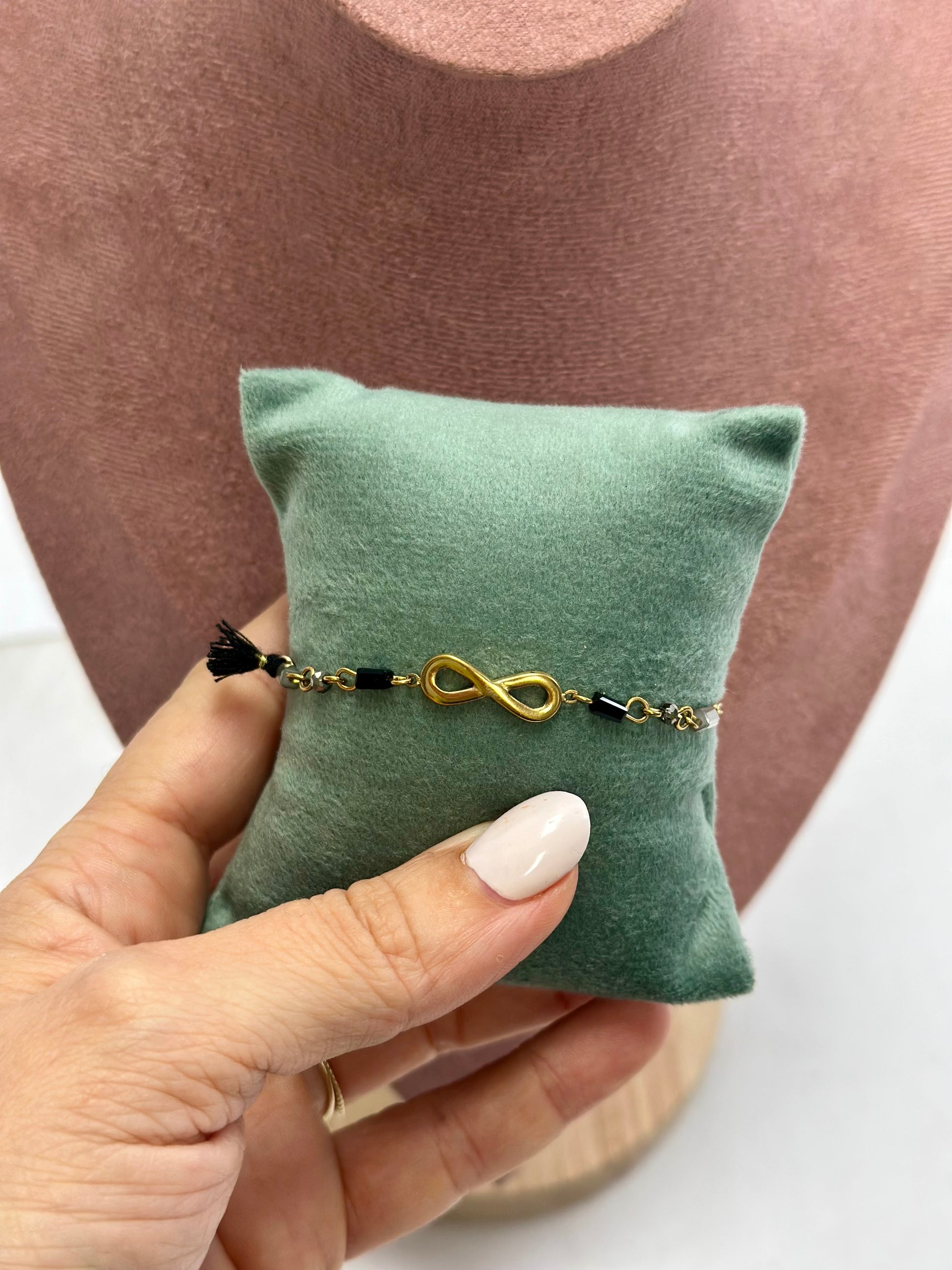 Pulsera de infinito negra