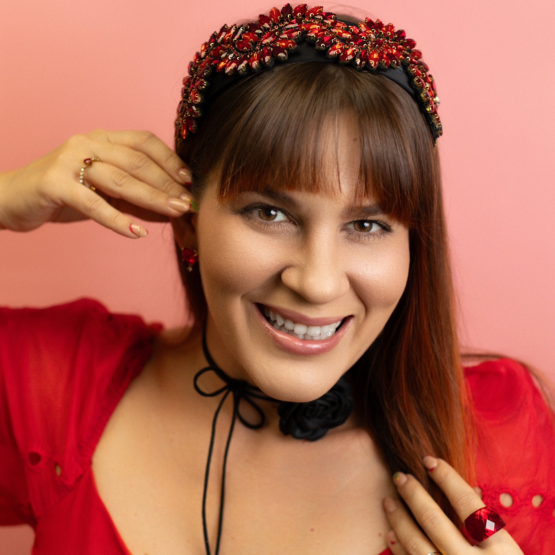 Diadema premium con cristales rojos